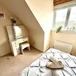 Torwood Townhouse - Fast Wifi And Free Parking