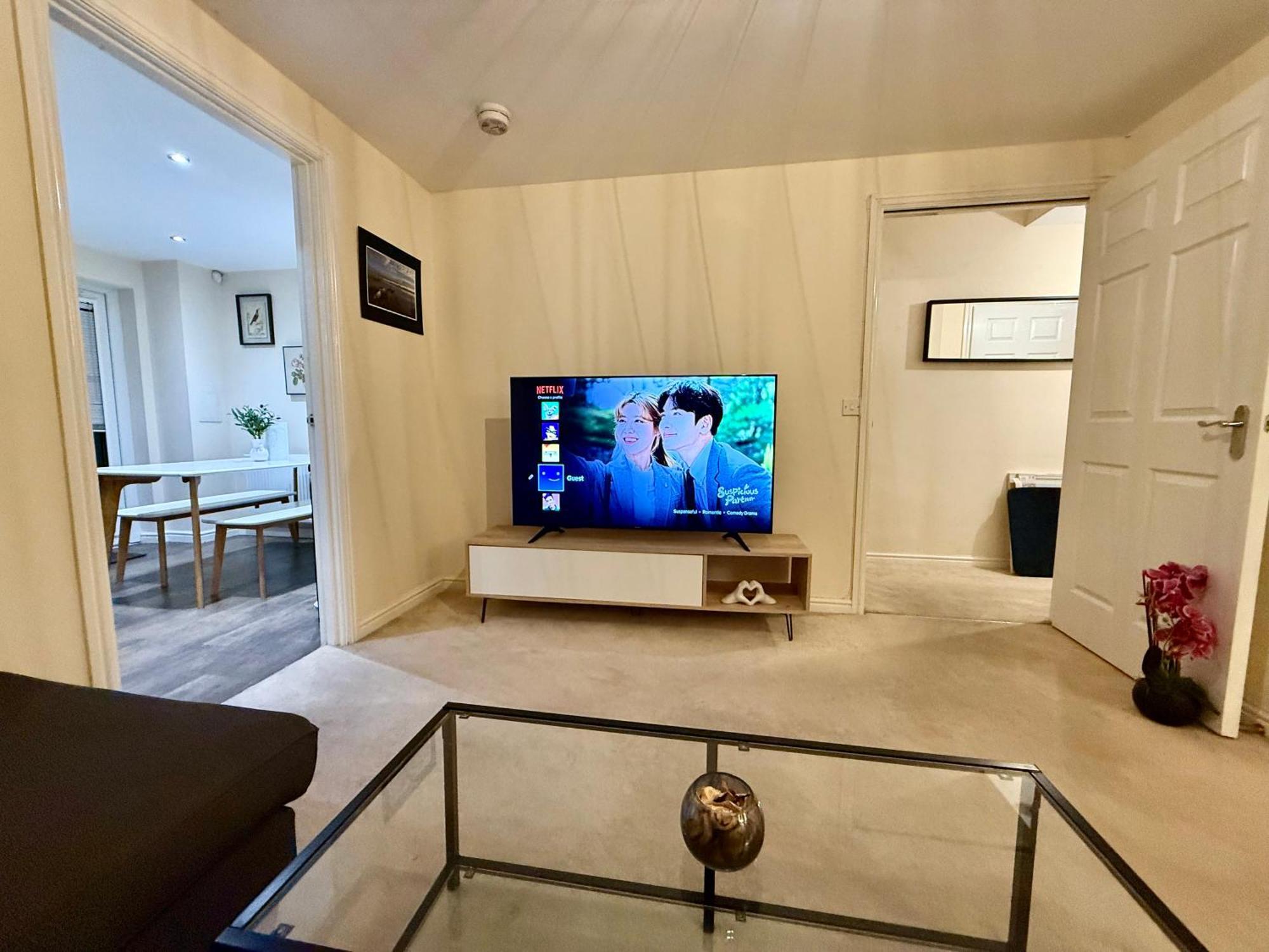 Torwood Townhouse - Fast Wifi And Free Parking *