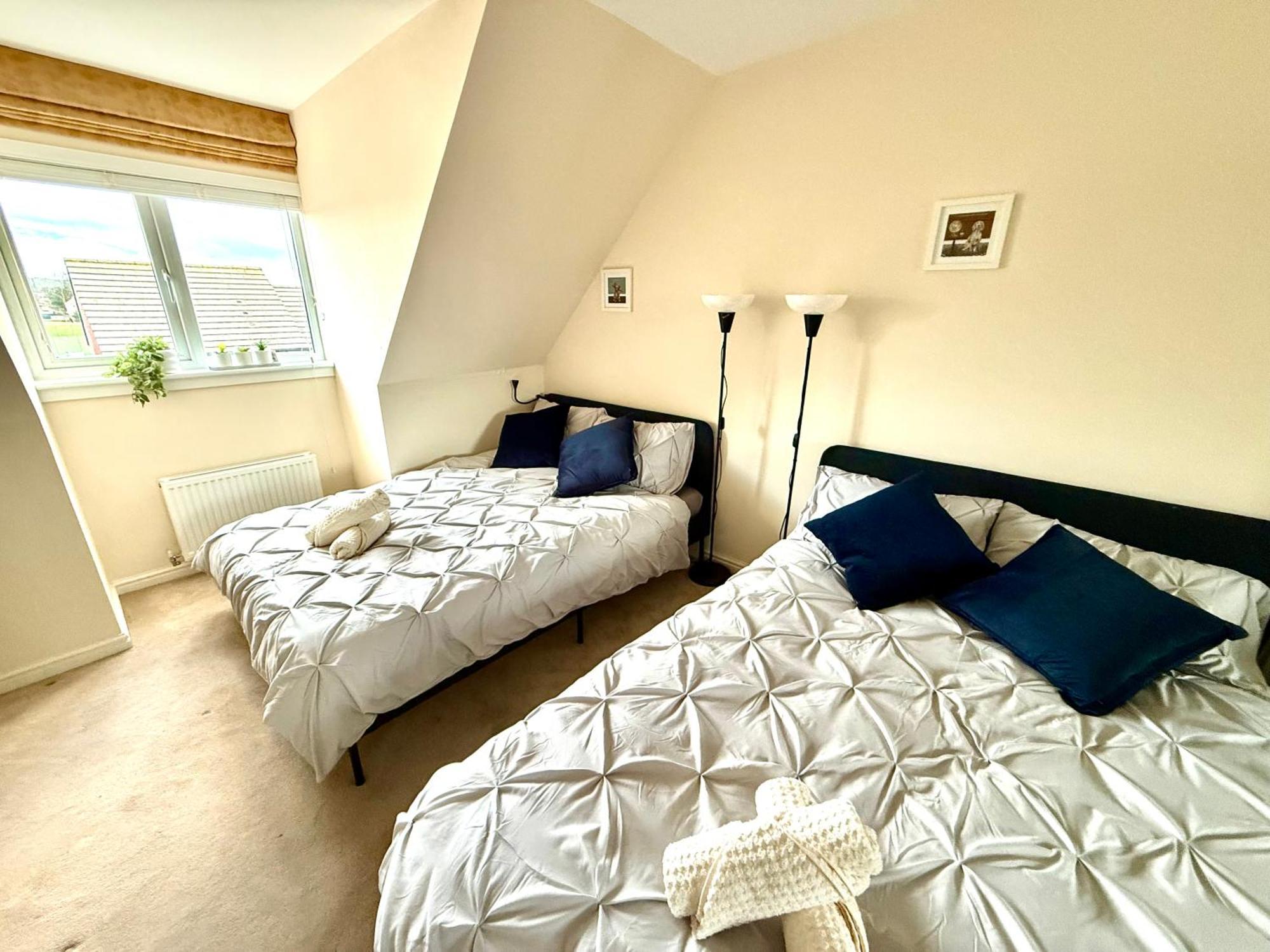 Torwood Townhouse - Fast Wifi And Free Parking