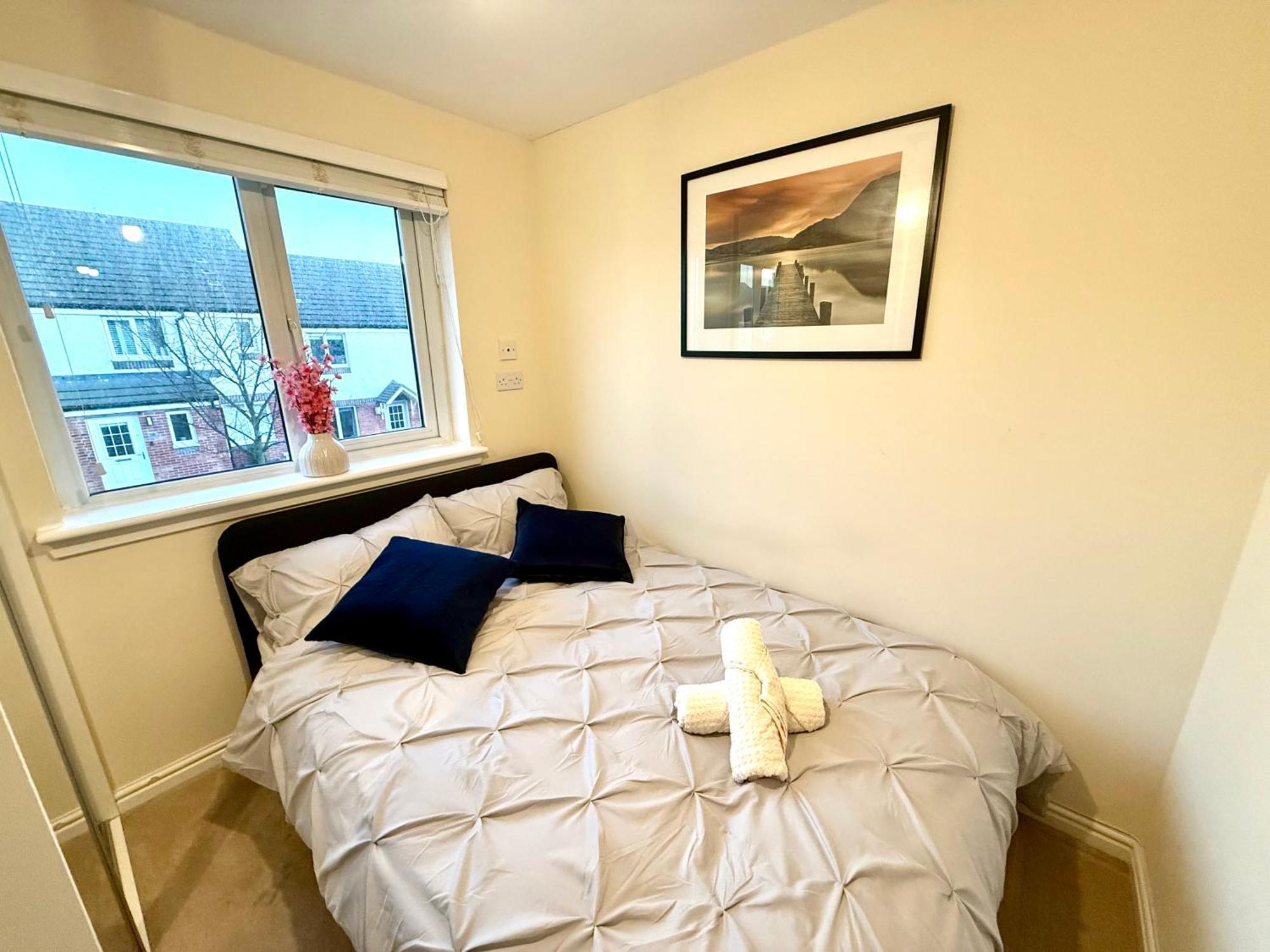 Torwood Townhouse - Fast Wifi And Free Parking