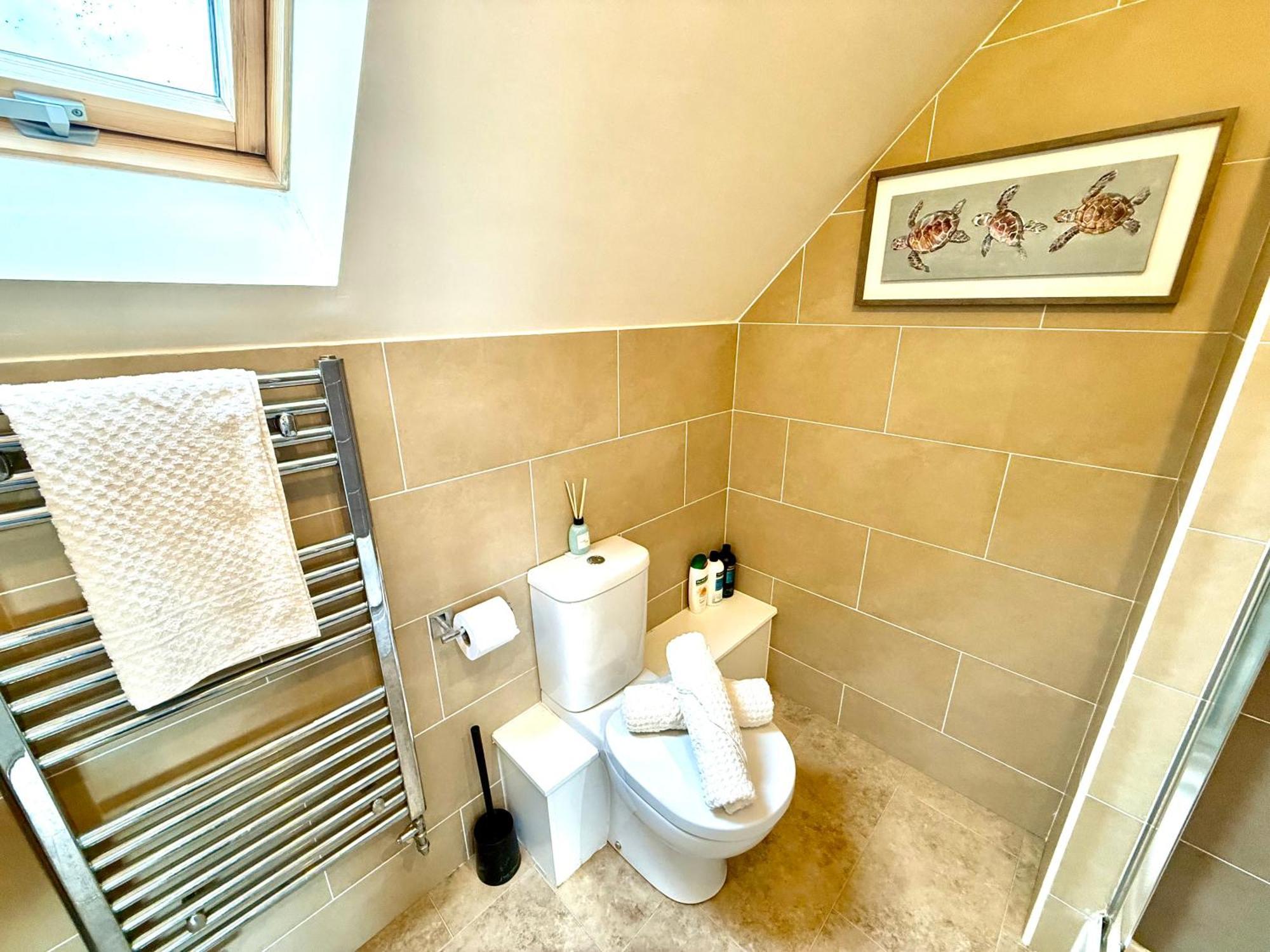 Torwood Townhouse - Fast Wifi And Free Parking